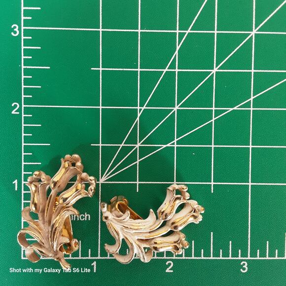 Distressed Karou Anke Tulip Earrings Clip Ons - Picture 11 of 11